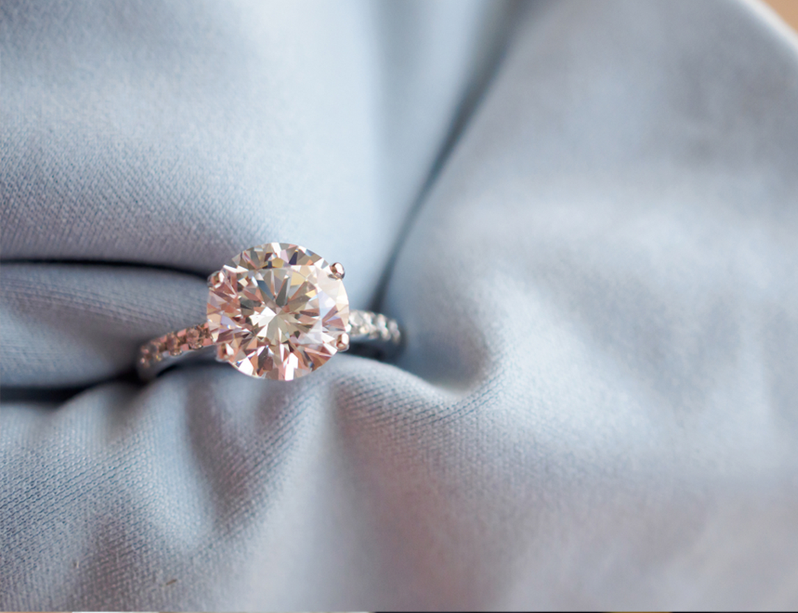 cleaning a diamond ring